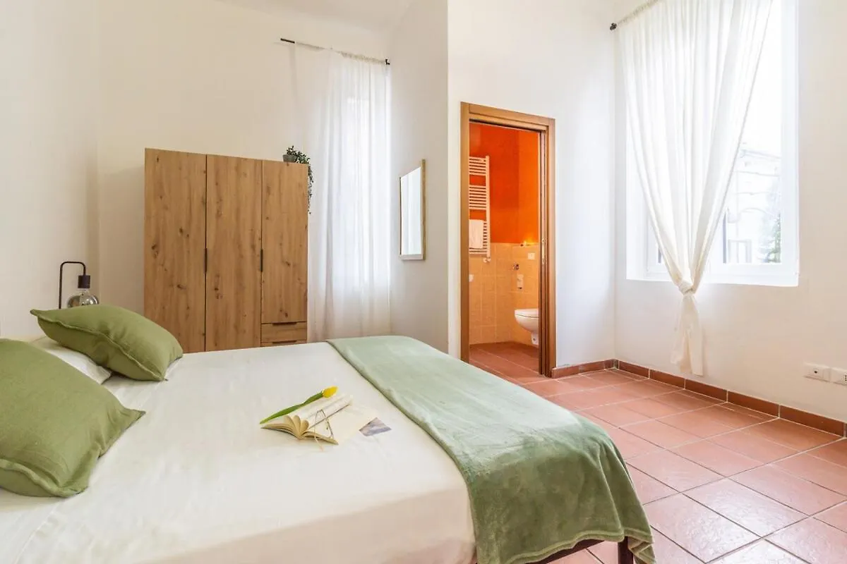Art Nouveau Apartment With Garden Near The Station Vérone 0*,  Italie