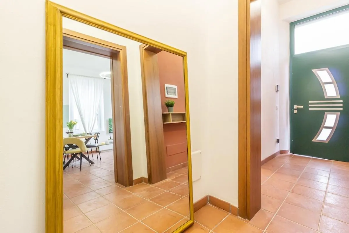 Art Nouveau Apartment With Garden Near The Station Verona
