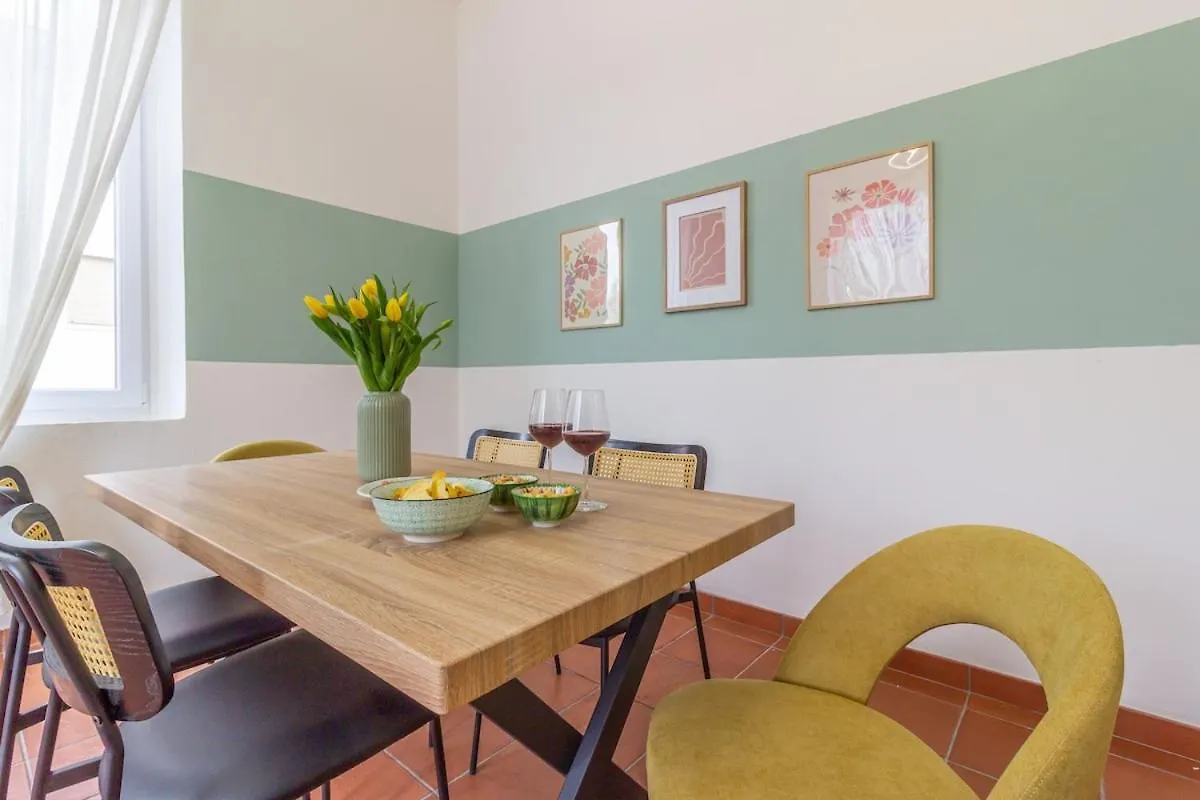 Art Nouveau Apartment With Garden Near The Station Verona