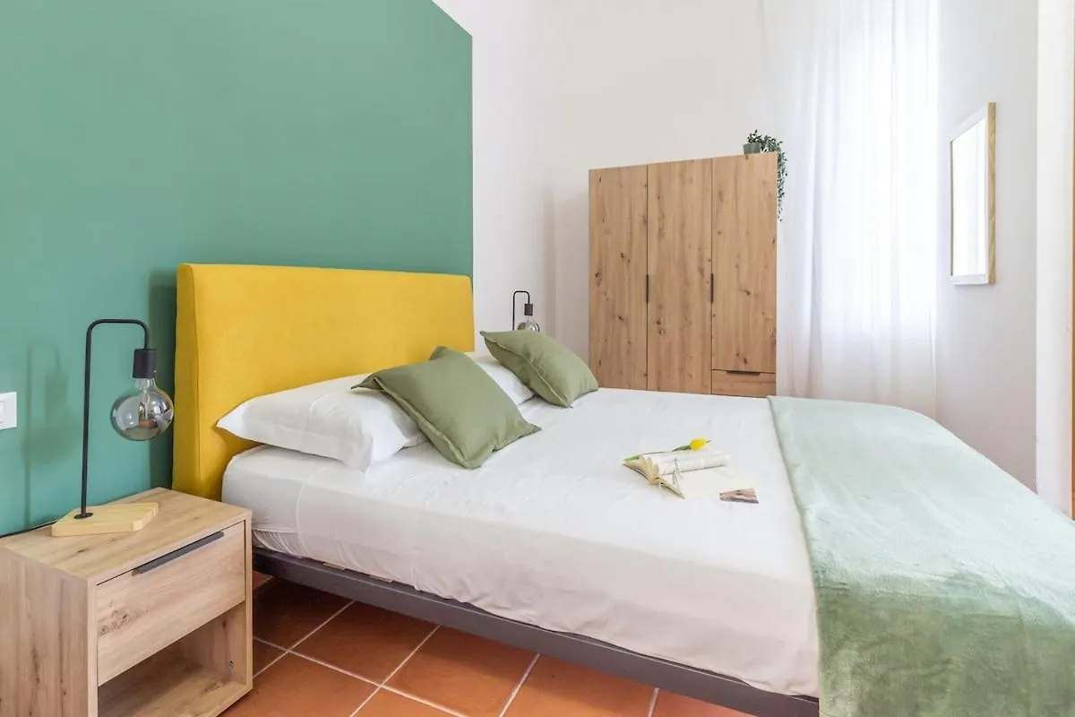Art Nouveau Apartment With Garden Near The Station فيرونا 0*,  إيطاليا